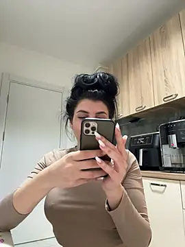 Snapshot of Scarlett-Dream chatting on 02.12.25 Scarlett-Dream online show from 02.12.25