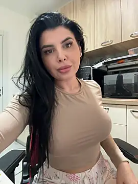 Snapshot of Scarlett-Dream chatting on 02.26.25 Scarlett-Dream online show from 02.26.25