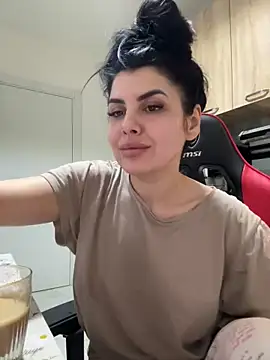 Snapshot of Scarlett-Dream chatting on 02.28.25 Scarlett-Dream online show from 02.28.25
