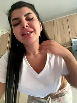 Snapshot of Scarlett-Dream chatting on 09.22.25 Scarlett-Dream online show from 09.22.25