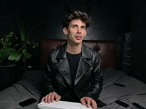 Snapshot of DanielCrush1 chatting on 09.26.25 DanielCrush1 online show from 09.26.25