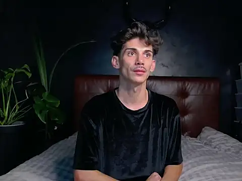 Snapshot of DanielCrush1 chatting on 10.04.25 DanielCrush1 online show from 10.04.25