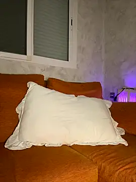 Snapshot of KarlaLuar_ chatting on 11.18.25 KarlaLuar online show from 11.18.25