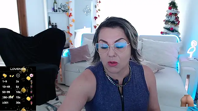 Snapshot of Myrnasexxx chatting on 12.09.24 Myrnasexxx online show from 12.09.24