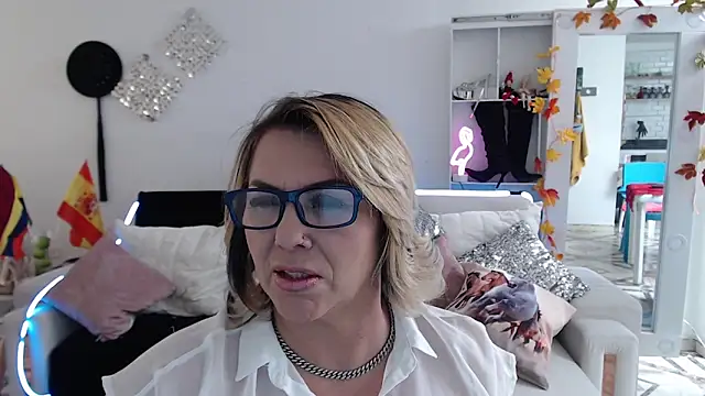 Snapshot of Myrnasexxx chatting on 02.01.25 Myrnasexxx online show from 02.01.25