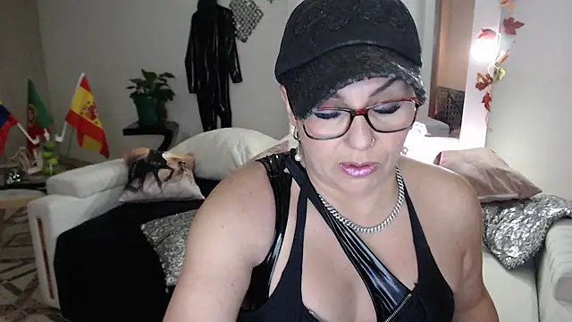 Snapshot of Myrnasexxx chatting on 02.05.25 Myrnasexxx online show from 02.05.25