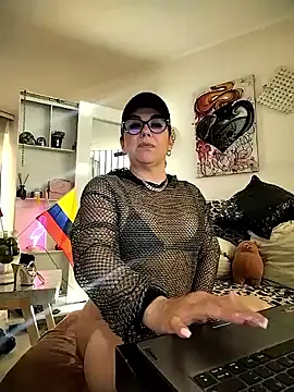 Snapshot of Myrnasexxx chatting on 11.15.25 Myrnasexxx online show from 11.15.25