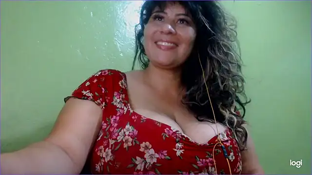 Snapshot of Kosem4 chatting on 12.27.24 Kosem4 online show from 12.27.24