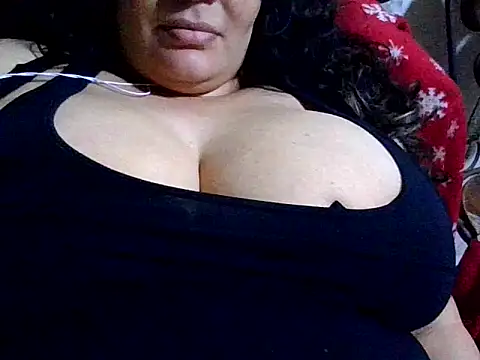 Snapshot of Kosem4 chatting on 12.02.25 Kosem4 online show from 12.02.25