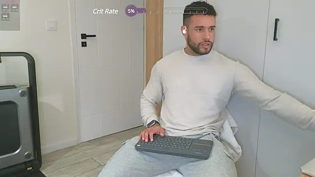 Snapshot of izaak_lover chatting on 01.11.25 izaak lover online show from 01.11.25