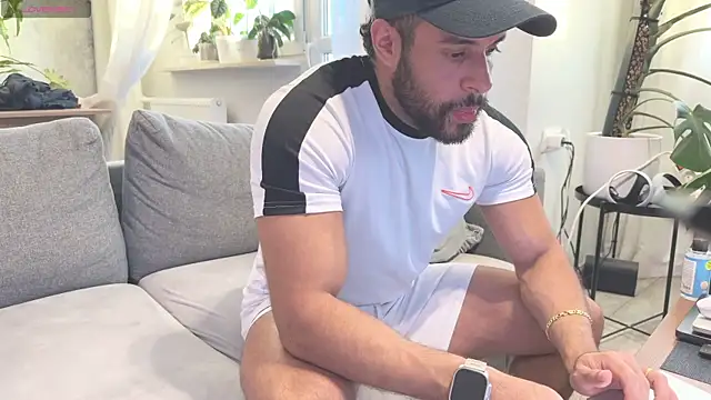 Snapshot of izaak_lover chatting on 10.05.25 izaak lover online show from 10.05.25