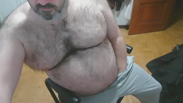 Snapshot of mikeyhotbear chatting on 11.20.25 mikeyhotbear online show from 11.20.25