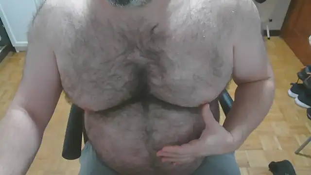Snapshot of mikeyhotbear chatting on 11.21.25 mikeyhotbear online show from 11.21.25