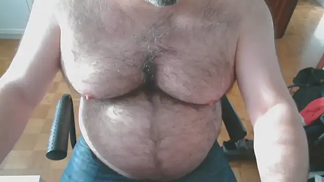 Snapshot of mikeyhotbear chatting on 02.25.26 mikeyhotbear online show from 02.25.26