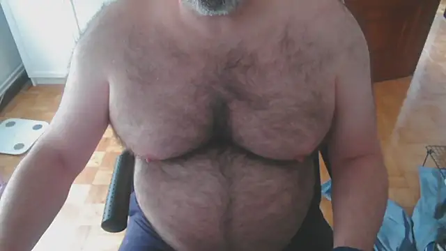 Snapshot of mikeyhotbear chatting on 05.04.26 mikeyhotbear online show from 05.04.26