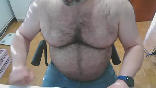Snapshot of mikeyhotbear chatting on 05.05.26 mikeyhotbear online show from 05.05.26