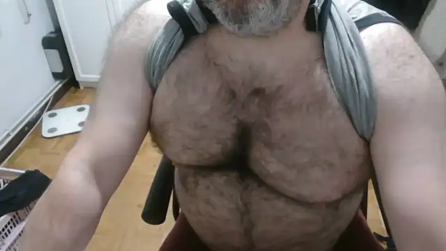 Snapshot of mikeyhotbear chatting on 05.26.26 mikeyhotbear online show from 05.26.26