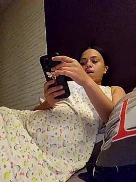 Snapshot of RuggyRackz chatting on 11.05.25 RuggyRackz online show from 11.05.25