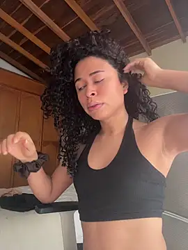 Snapshot of GabriSaenz chatting on 02.21.26 GabriSaenz online show from 02.21.26