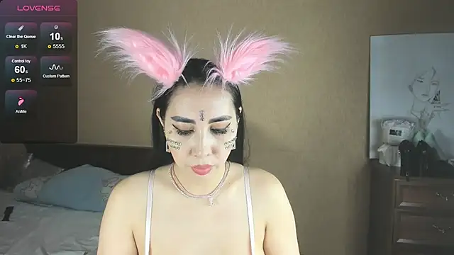 Snapshot of mia_choo chatting on 12.20.25 mia choo online show from 12.20.25