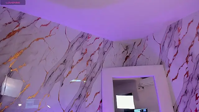 ErikaBenz  online show from 12.05.25