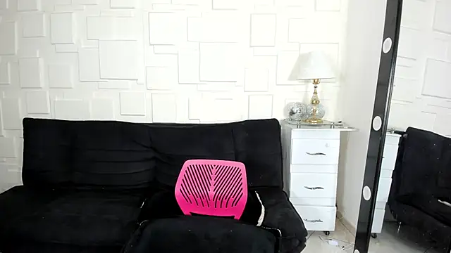 Snapshot of dollpamela chatting on 01.05.25 dollpamela online show from 01.05.25