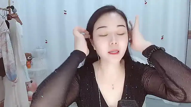 Snapshot of Angel-C chatting on 11.06.25 Angel-C online show from 11.06.25