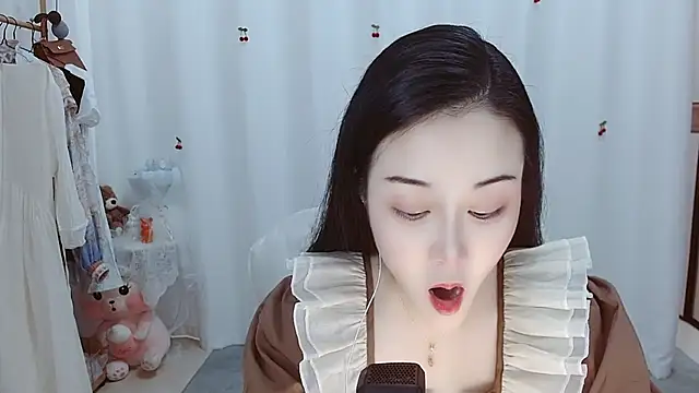 Snapshot of Angel-C chatting on 11.21.25 Angel-C online show from 11.21.25