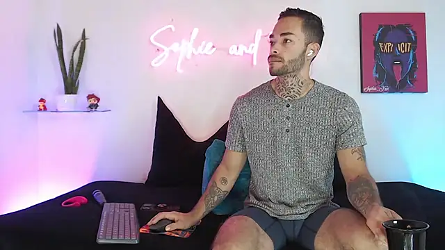 Snapshot of SophieFoxx17 chatting on 10.09.25 SophieFoxx17 online show from 10.09.25