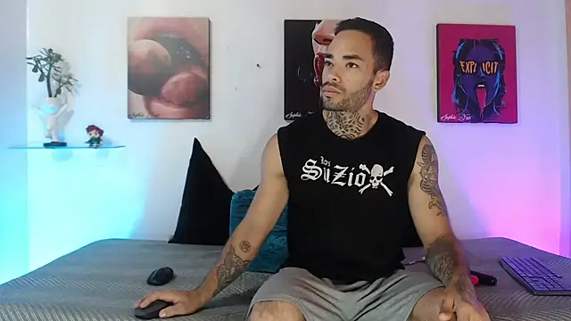 Snapshot of SophieFoxx17 chatting on 12.02.25 SophieFoxx17 online show from 12.02.25