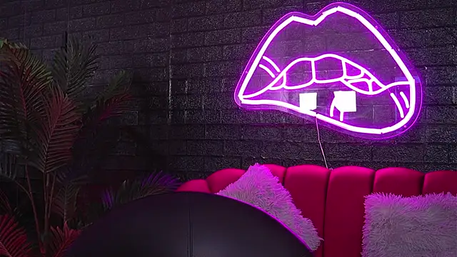 ScarlettQuate online show from 12.10.24