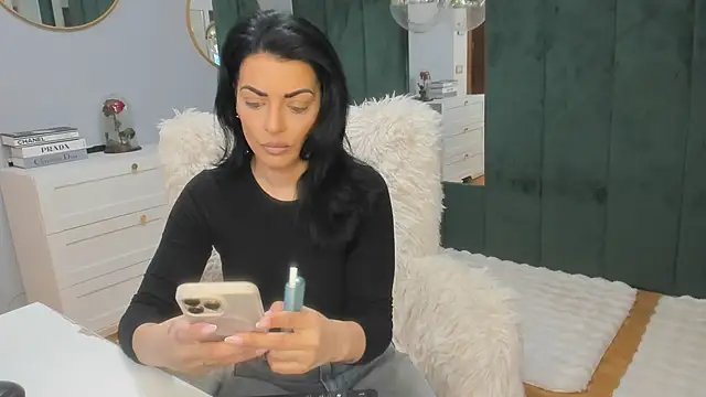 Snapshot of ElisaBaxter chatting on 02.27.26 ElisaBaxter online show from 02.27.26