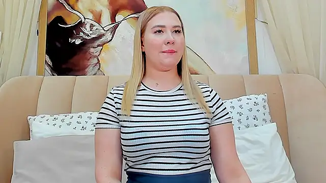 Snapshot of LunaHouston chatting on 01.26.25 LunaHouston online show from 01.26.25