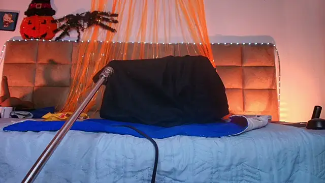 britanyy  online show from 10.15.25