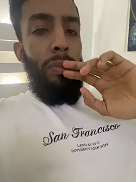 Snapshot of Alessandro__Rossi chatting on 10.30.25 Alessandro  Rossi online show from 10.30.25