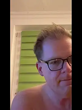 Snapshot of AnnualSunrise chatting on 11.20.25 AnnualSunrise online show from 11.20.25