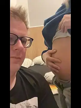 Snapshot of AnnualSunrise chatting on 11.23.25 AnnualSunrise online show from 11.23.25