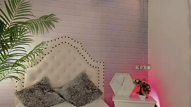 Snapshot of _Eurekaa_ chatting on 02.27.25 Eurekaa online show from 02.27.25
