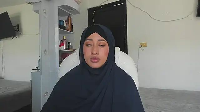 adila anich online show from 09.28.25