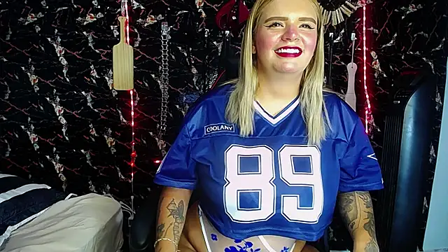 Snapshot of mia_boobs_hot chatting on 09.29.25 mia boobs hot online show from 09.29.25