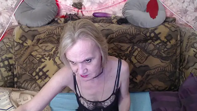 Snapshot of MissBekker chatting on 01.08.25 MissBekker online show from 01.08.25