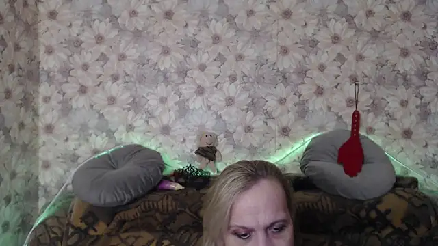 Snapshot of MissBekker chatting on 02.24.25 MissBekker online show from 02.24.25