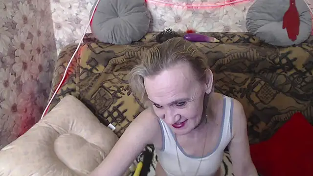 Snapshot of MissBekker chatting on 03.18.25 MissBekker online show from 03.18.25