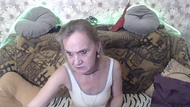 Snapshot of MissBekker chatting on 11.09.25 MissBekker online show from 11.09.25