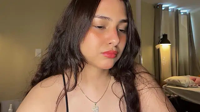 Snapshot of xSelena chatting on 02.22.26 xSelena online show from 02.22.26