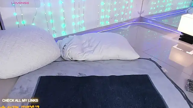 ohyesly  online show from 09.30.25