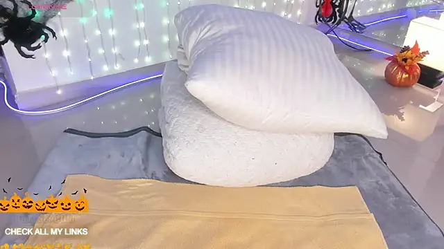 ohyesly  online show from 10.07.25