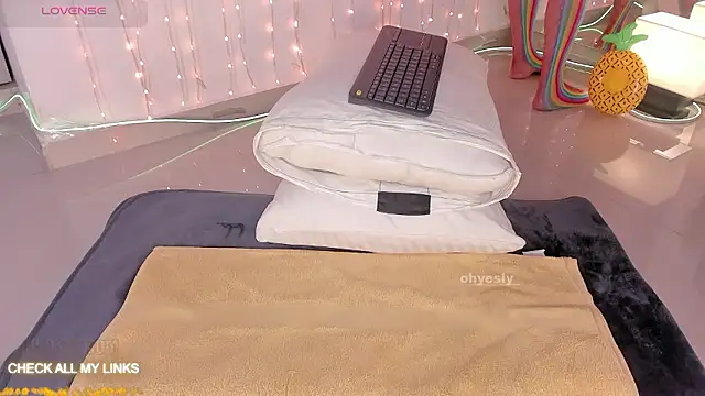 ohyesly  online show from 01.09.26