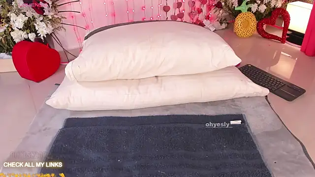 ohyesly  online show from 02.21.26