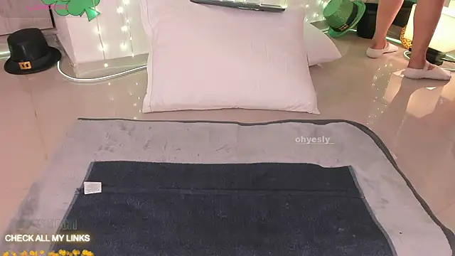 ohyesly  online show from 03.04.26